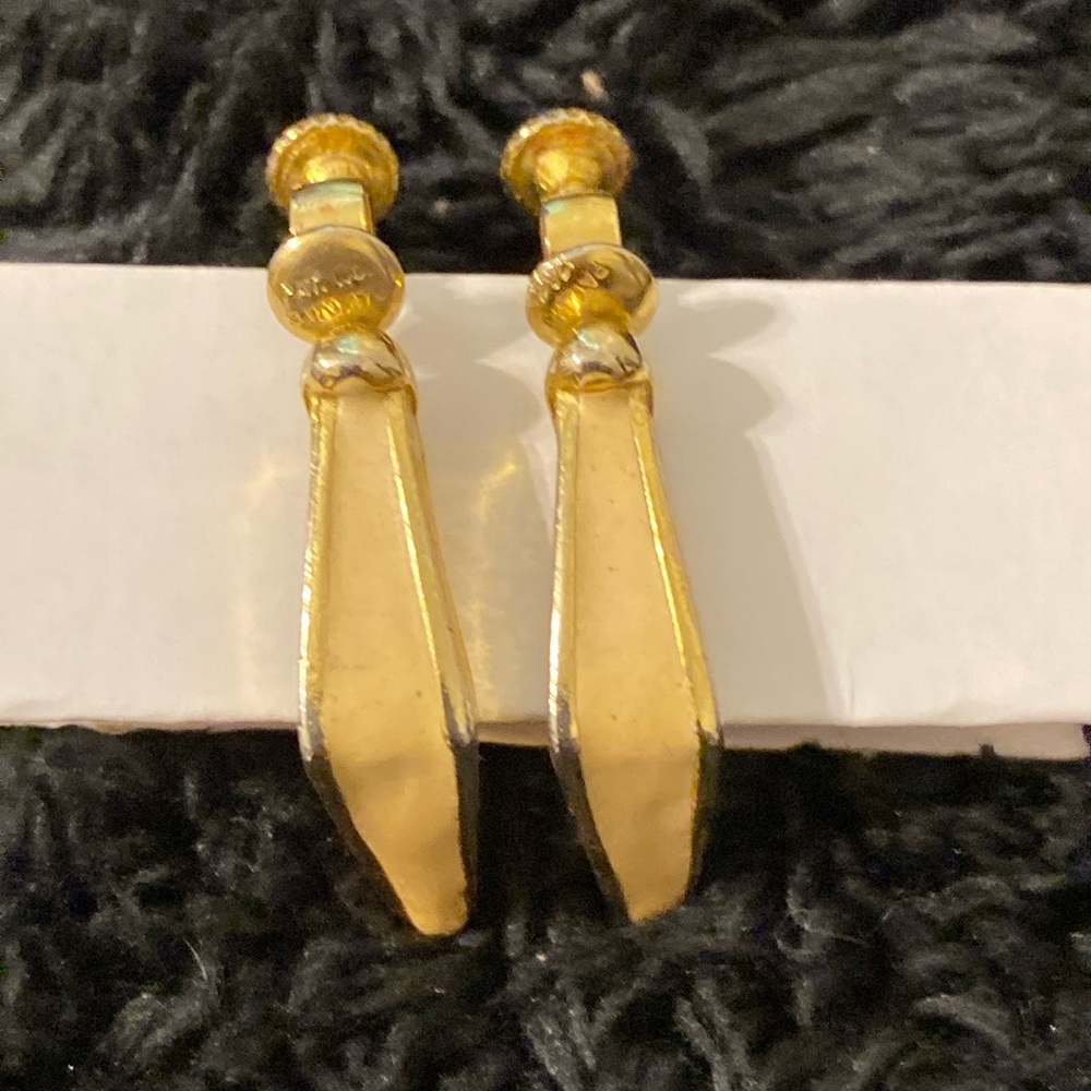 Vintage Goldette Screw Back Enamel and Told Tone Earrings Patent # 3.176.475